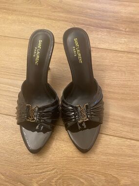 Chic, dressy, heeled mules with gold detail